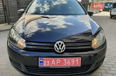 Хэтчбек Volkswagen Golf 2010 в 