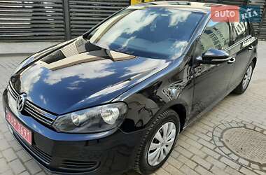 Хэтчбек Volkswagen Golf 2010 в 