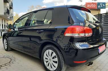 Хэтчбек Volkswagen Golf 2010 в 