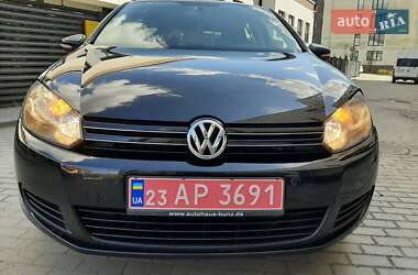 Хэтчбек Volkswagen Golf 2010 в 