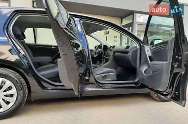 Хэтчбек Volkswagen Golf 2010 в 