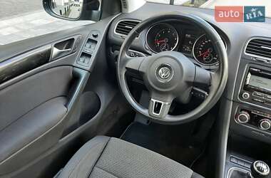 Хэтчбек Volkswagen Golf 2010 в 