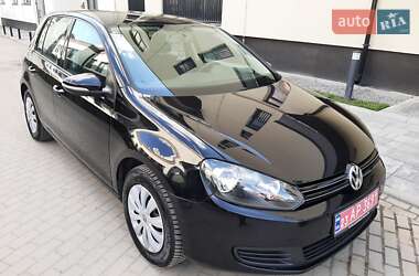 Хэтчбек Volkswagen Golf 2010 в 