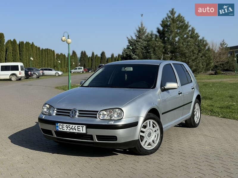 Хэтчбек Volkswagen Golf 2001 в 