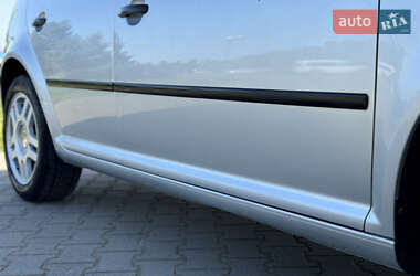 Хэтчбек Volkswagen Golf 2001 в 