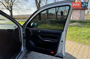 Хэтчбек Volkswagen Golf 2001 в 
