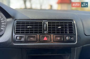 Хэтчбек Volkswagen Golf 2001 в 