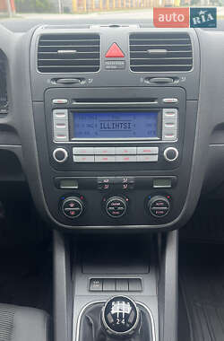 Хэтчбек Volkswagen Golf 2007 в 