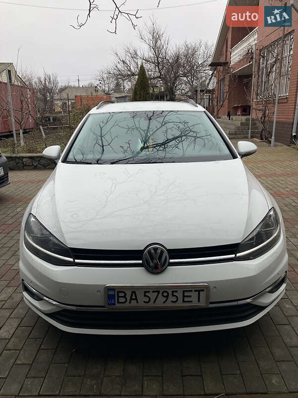 Універсал Volkswagen Golf 2017 в 