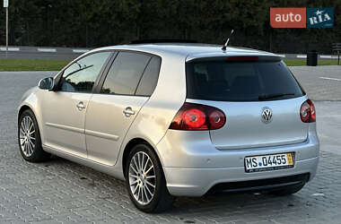 Хетчбек Volkswagen Golf 2005 в 