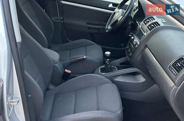 Хетчбек Volkswagen Golf 2005 в 