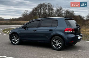 Хэтчбек Volkswagen Golf 2013 в 