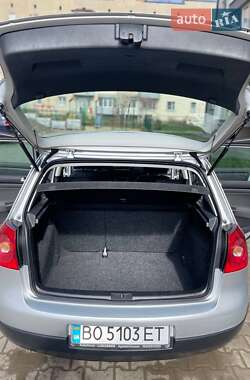 Хэтчбек Volkswagen Golf 2005 в 