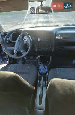 Хэтчбек Volkswagen Golf 1998 в 