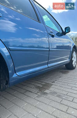 Хэтчбек Volkswagen Golf 1999 в 