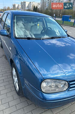 Хэтчбек Volkswagen Golf 1999 в 