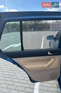 Хэтчбек Volkswagen Golf 1999 в 