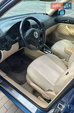 Хэтчбек Volkswagen Golf 1999 в 
