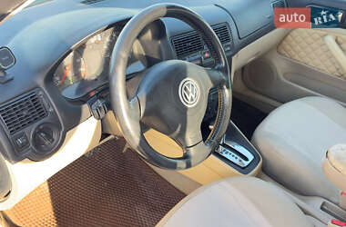 Хэтчбек Volkswagen Golf 1999 в 