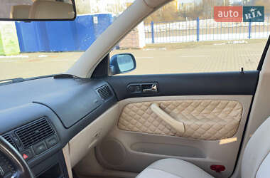 Хэтчбек Volkswagen Golf 1999 в 