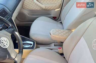 Хэтчбек Volkswagen Golf 1999 в 