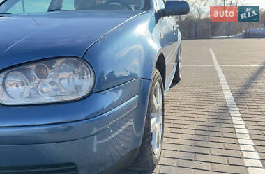 Хэтчбек Volkswagen Golf 1999 в 