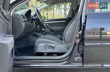Хэтчбек Volkswagen Golf 2008 в 