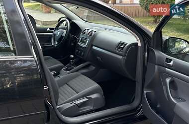 Хэтчбек Volkswagen Golf 2008 в 