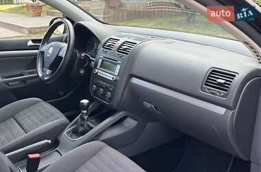 Хэтчбек Volkswagen Golf 2008 в 