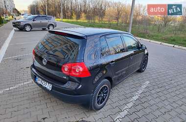 Хэтчбек Volkswagen Golf 2005 в 