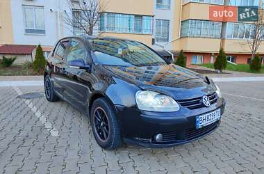 Хэтчбек Volkswagen Golf 2005 в 