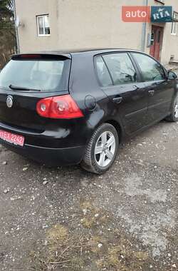 Хетчбек Volkswagen Golf 2004 в 