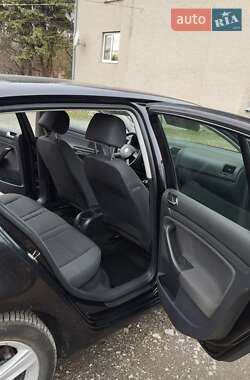 Хетчбек Volkswagen Golf 2004 в 