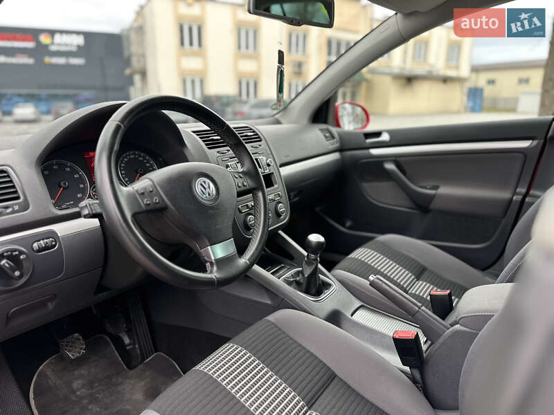 Хэтчбек Volkswagen Golf 2008 в Виннице