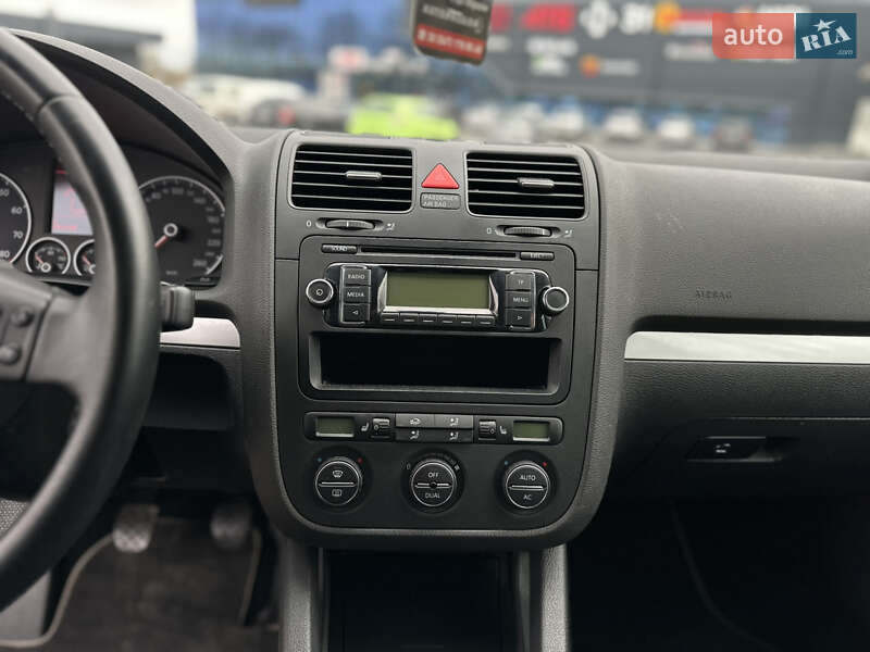 Хэтчбек Volkswagen Golf 2008 в Виннице