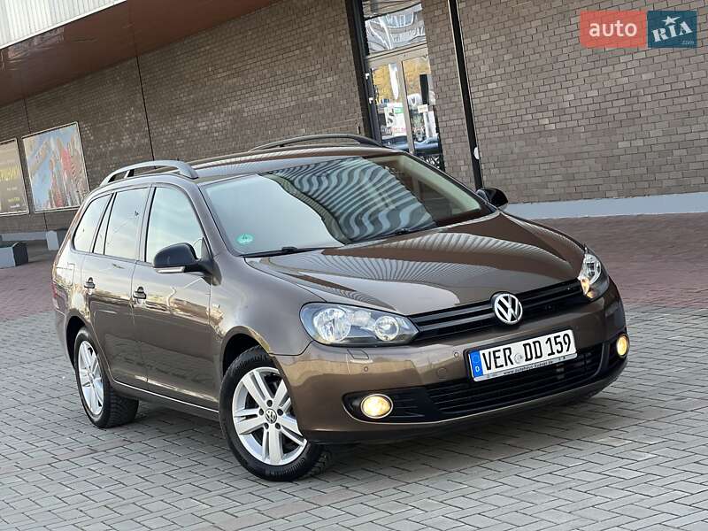 Универсал Volkswagen Golf 2013 в 