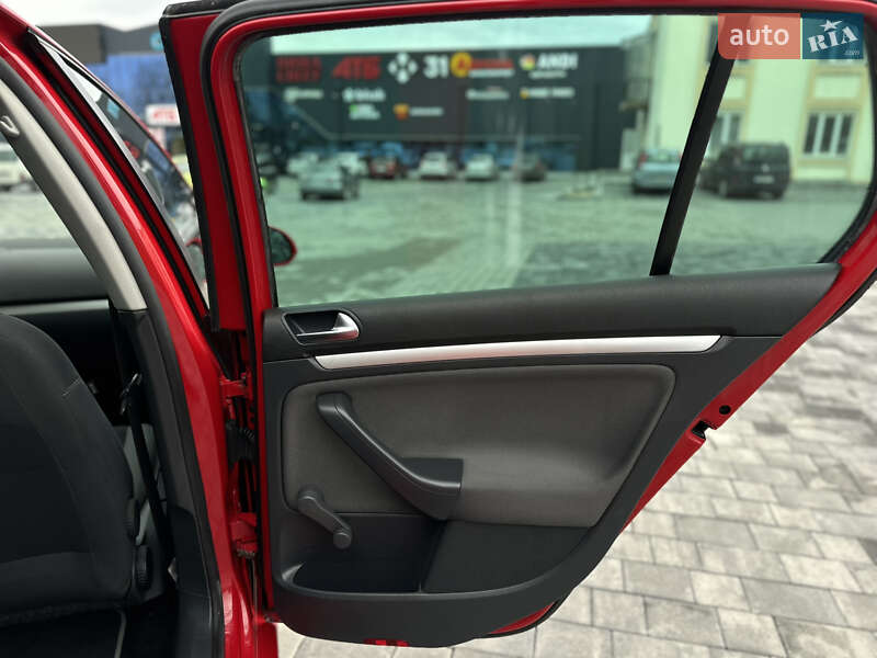 Хэтчбек Volkswagen Golf 2008 в Виннице
