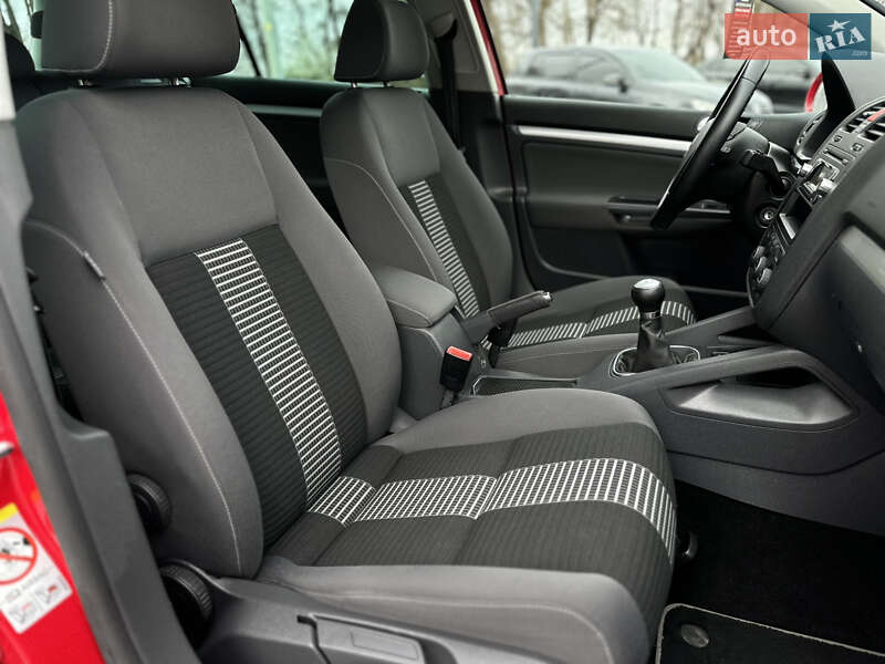 Хэтчбек Volkswagen Golf 2008 в Виннице