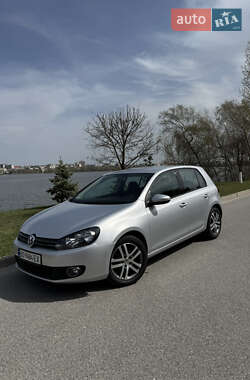 Хэтчбек Volkswagen Golf 2009 в 