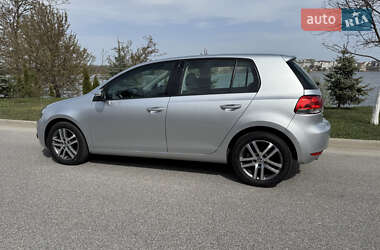 Хэтчбек Volkswagen Golf 2009 в 
