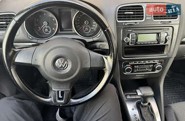 Хэтчбек Volkswagen Golf 2009 в 