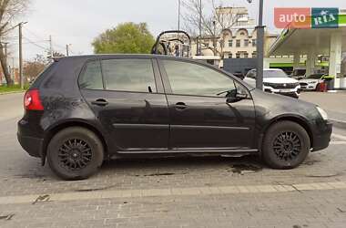 Хэтчбек Volkswagen Golf 2005 в 