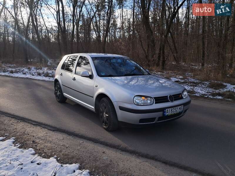 Хетчбек Volkswagen Golf 2002 в Переяславі