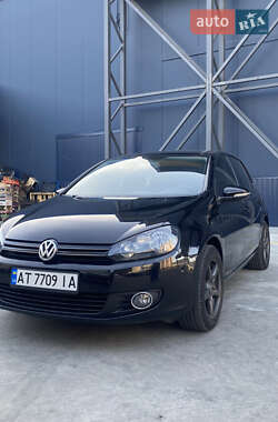 Хэтчбек Volkswagen Golf 2010 в 