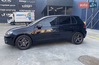 Хэтчбек Volkswagen Golf 2010 в 