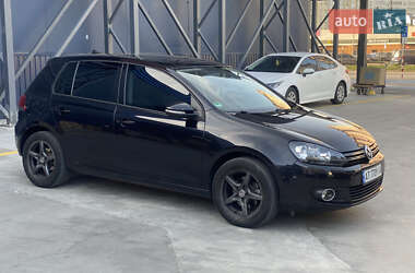 Хэтчбек Volkswagen Golf 2010 в 