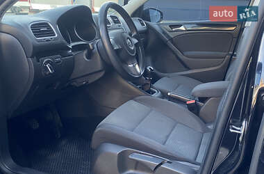 Хэтчбек Volkswagen Golf 2010 в 
