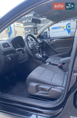Хэтчбек Volkswagen Golf 2010 в 