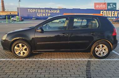 Хетчбек Volkswagen Golf 2004 в 
