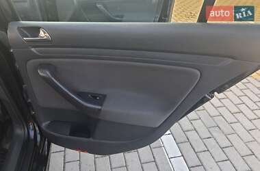 Хетчбек Volkswagen Golf 2004 в 